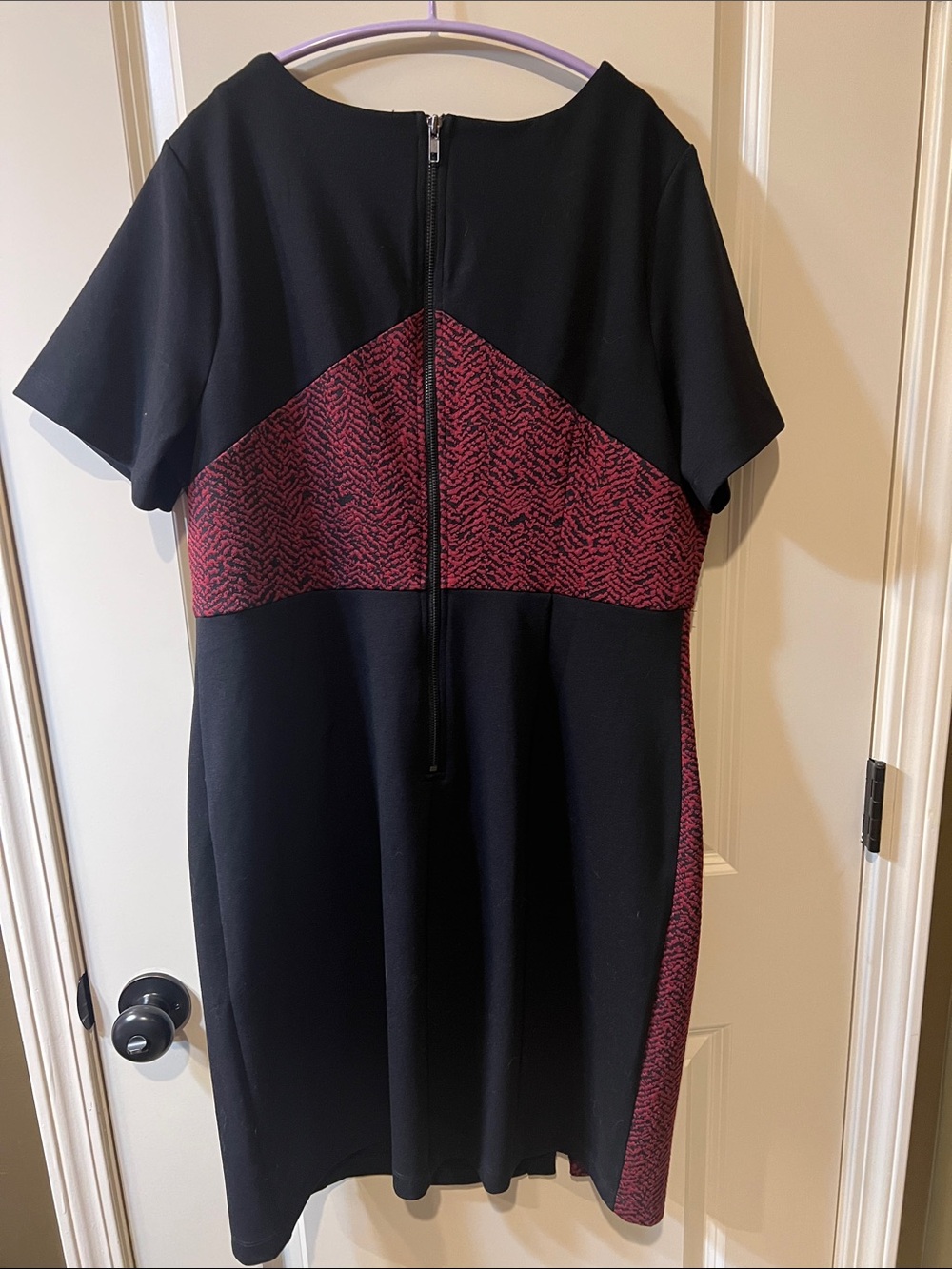 Red Pattern and Black Colorblock Midi Dress - Picture 6 of 9